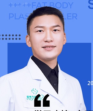黄启云